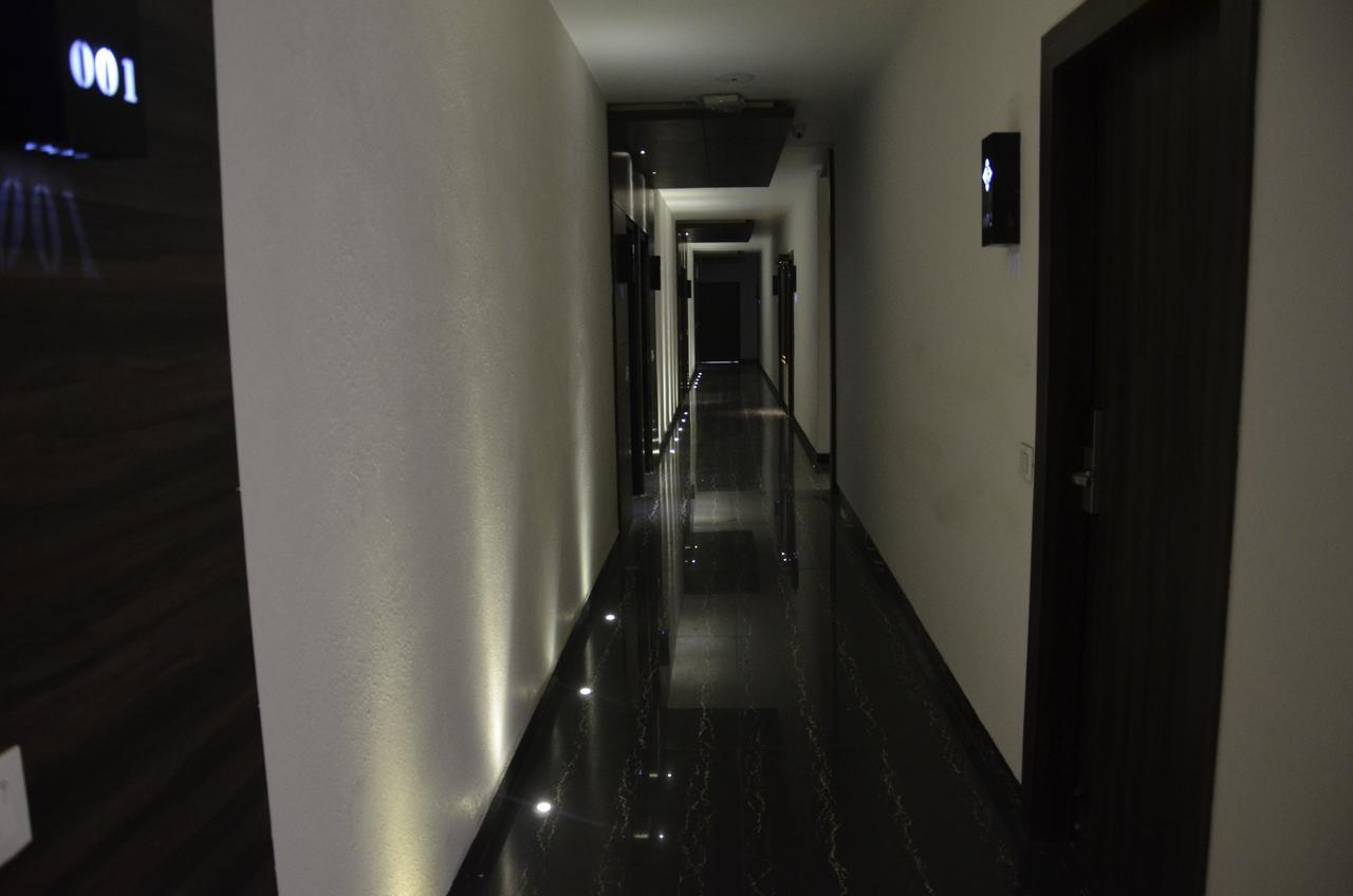 Oyo 1358 Hotel Crossroad Lucknow Exterior photo