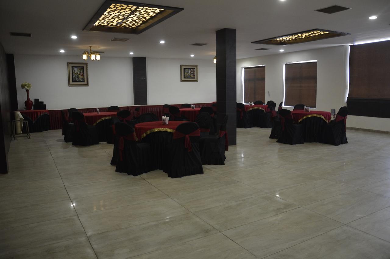 Oyo 1358 Hotel Crossroad Lucknow Exterior photo