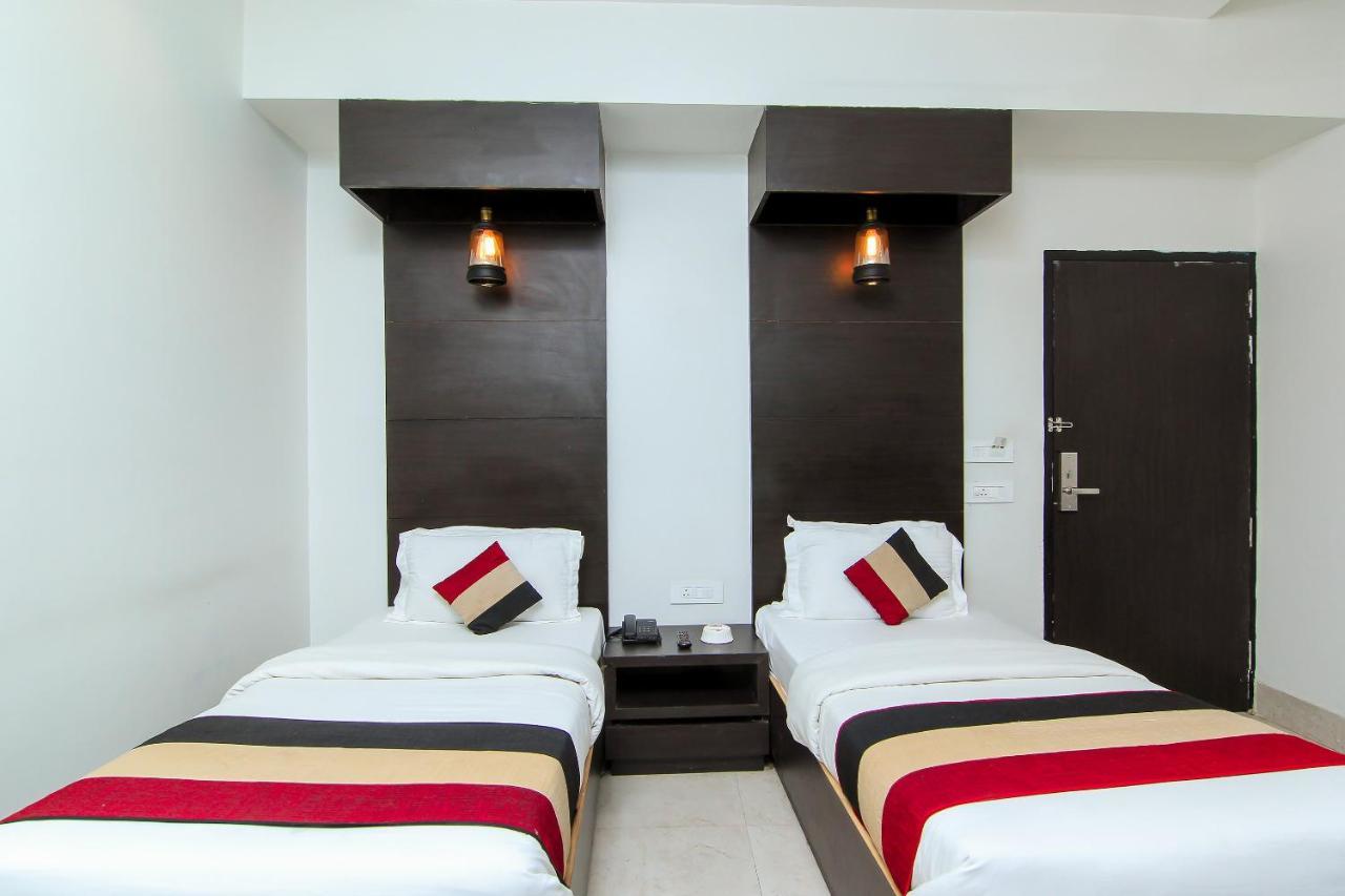 Oyo 1358 Hotel Crossroad Lucknow Exterior photo