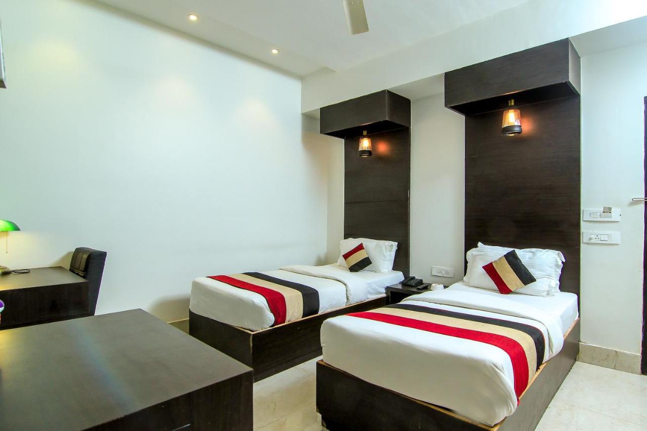 Oyo 1358 Hotel Crossroad Lucknow Exterior photo