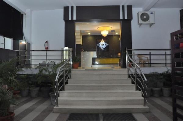 Oyo 1358 Hotel Crossroad Lucknow Exterior photo